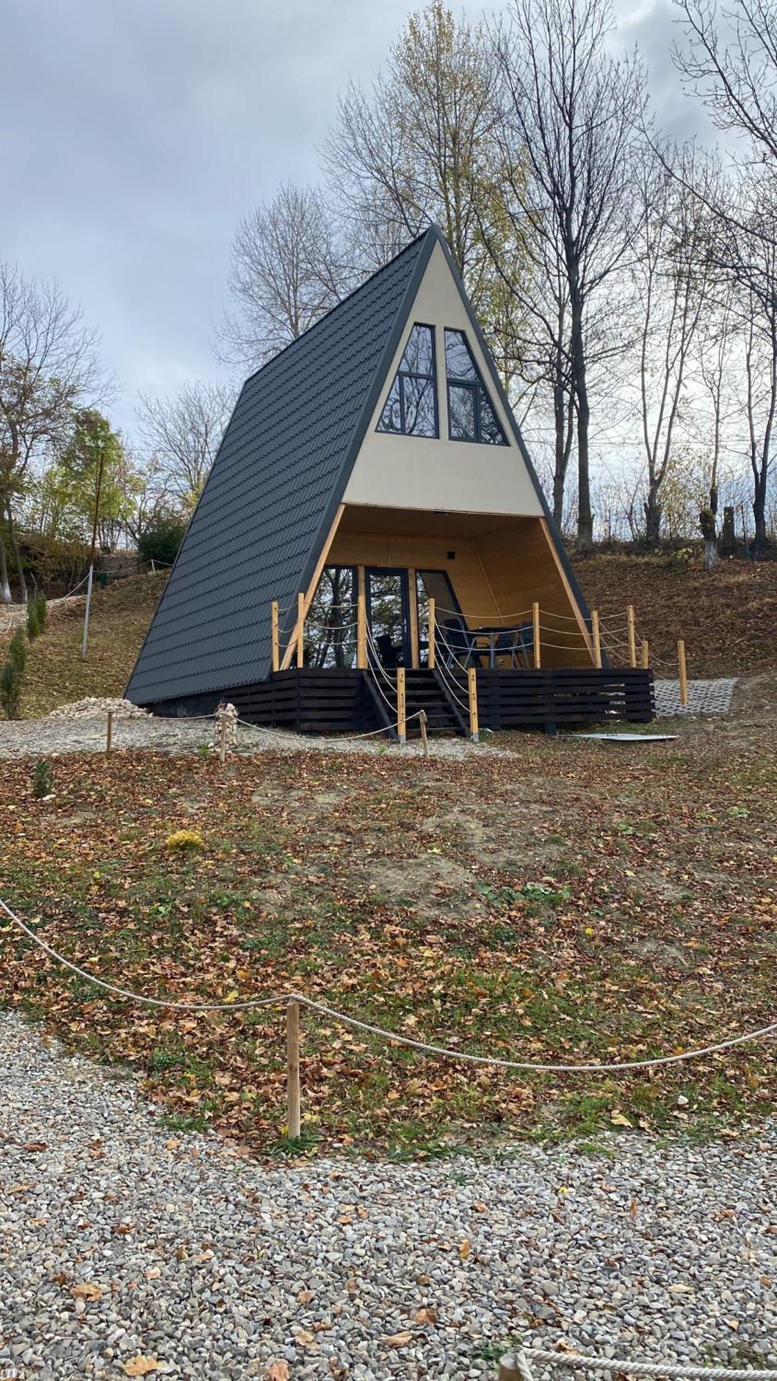 Villa Casutele Din Poienita Comarnic Esterno foto